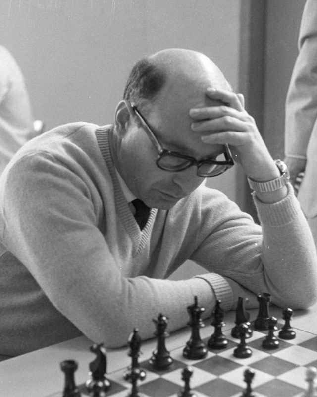 David Bronstein playing at the 1968 IBM chess tournament in Amsterdam